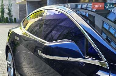 Лифтбек Tesla Model S 2014 в 