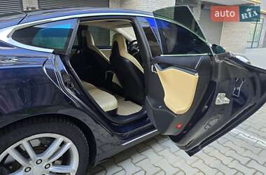 Лифтбек Tesla Model S 2014 в 