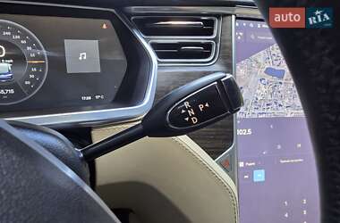 Лифтбек Tesla Model S 2014 в 