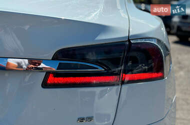 Лифтбек Tesla Model S 2013 в 