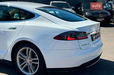 Лифтбек Tesla Model S 2013 в 