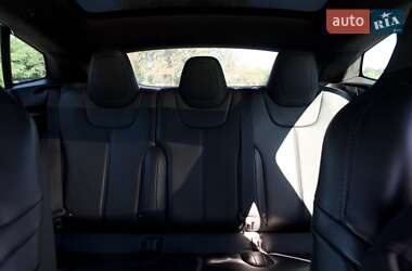 Лифтбек Tesla Model S 2015 в 