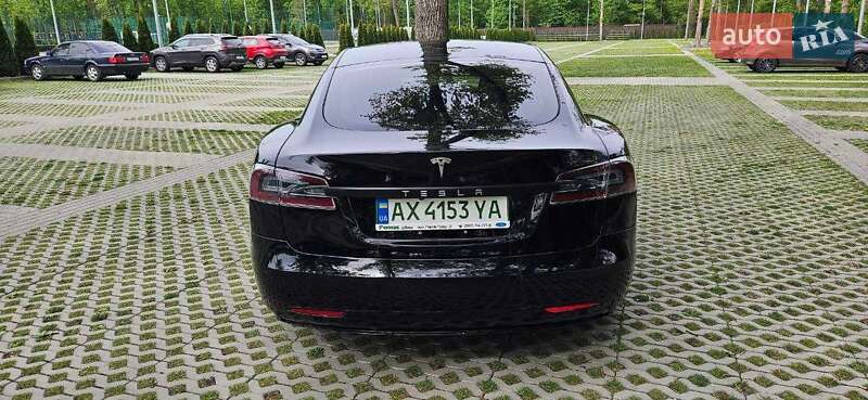 Ліфтбек Tesla Model S 2016 в 