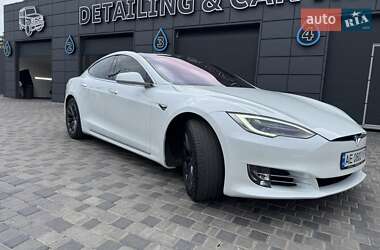 Tesla Model S 2020