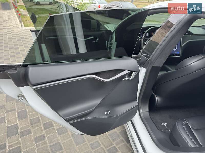 Ліфтбек Tesla Model S 2020 в Дніпрі