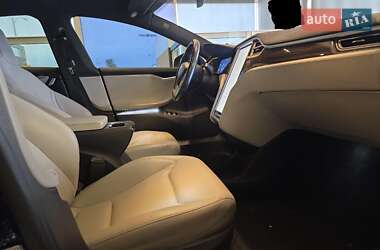Лифтбек Tesla Model S 2015 в 