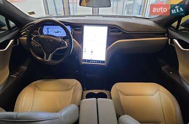 Лифтбек Tesla Model S 2015 в 