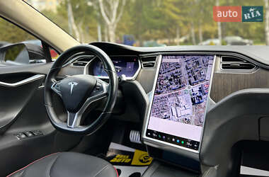 Лифтбек Tesla Model S 2013 в 