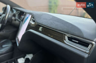 Лифтбек Tesla Model S 2014 в 