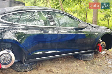 Лифтбек Tesla Model S 2016 в 
