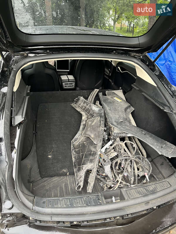 Ліфтбек Tesla Model S 2016 в Львові фото 21 Ліфтбек Tesla Model S 2016 в Львові