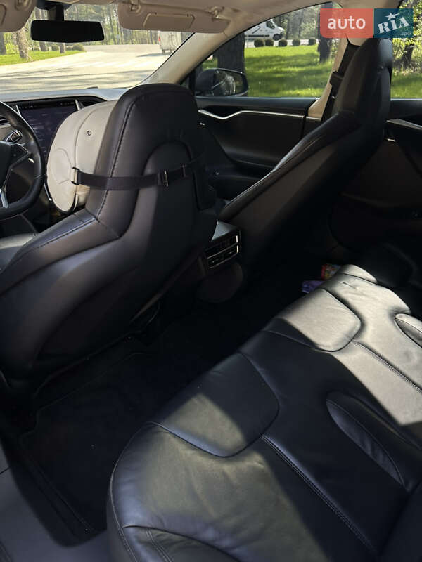 Лифтбек Tesla Model S 2013 в Львове