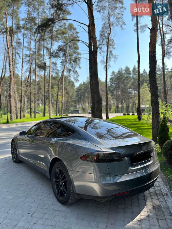 Лифтбек Tesla Model S 2013 в Львове