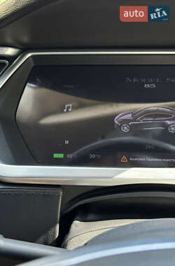 Лифтбек Tesla Model S 2013 в 