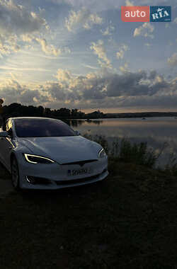Лифтбек Tesla Model S 2018 в Львове