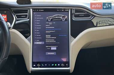 Лифтбек Tesla Model S 2014 в 