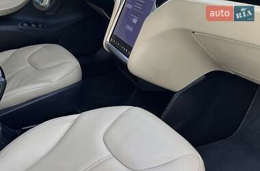 Лифтбек Tesla Model S 2014 в 