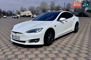 Лифтбек Tesla Model S 2017 в 