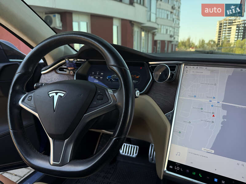 Лифтбек Tesla Model S 2017 в Николаеве