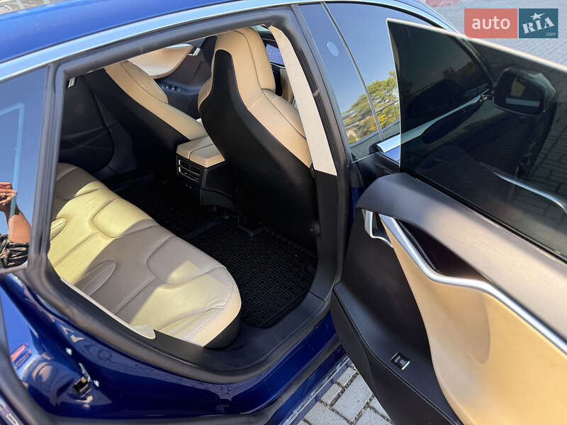 Лифтбек Tesla Model S 2017 в Николаеве