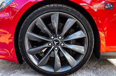 Ліфтбек Tesla Model S 2013 в 