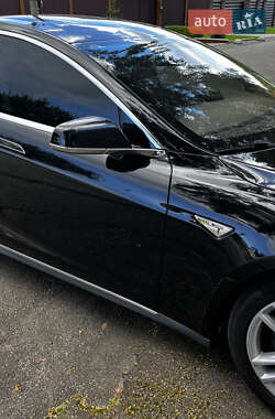 Лифтбек Tesla Model S 2013 в 