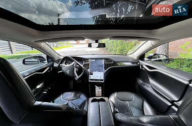 Лифтбек Tesla Model S 2013 в 