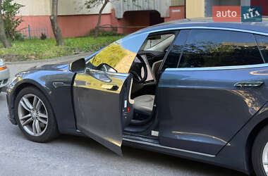 Лифтбек Tesla Model S 2015 в 