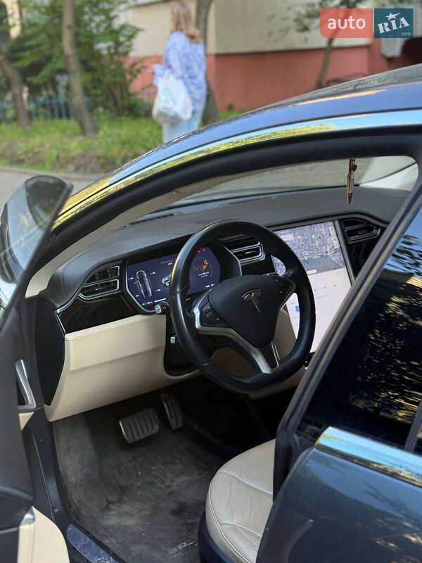 Лифтбек Tesla Model S 2015 в Львове