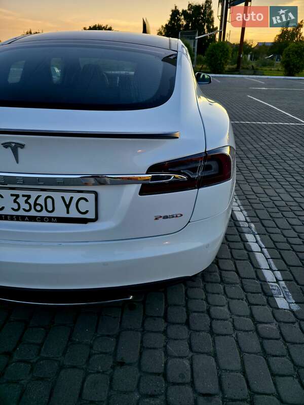 Ліфтбек Tesla Model S 2015 в Львові