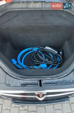 Лифтбек Tesla Model S 2015 в 