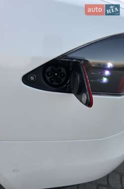 Лифтбек Tesla Model S 2015 в 