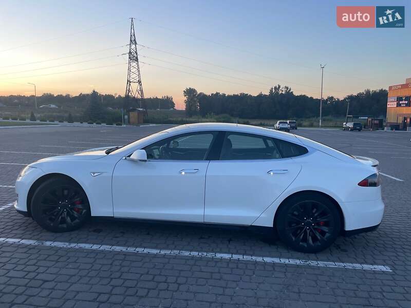 Ліфтбек Tesla Model S 2015 в Львові