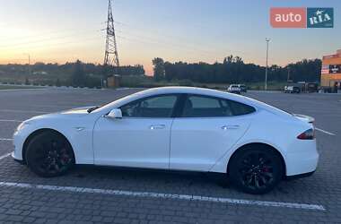 Лифтбек Tesla Model S 2015 в 