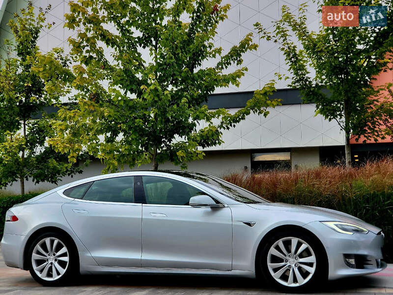 Ліфтбек Tesla Model S 2017 в Києві