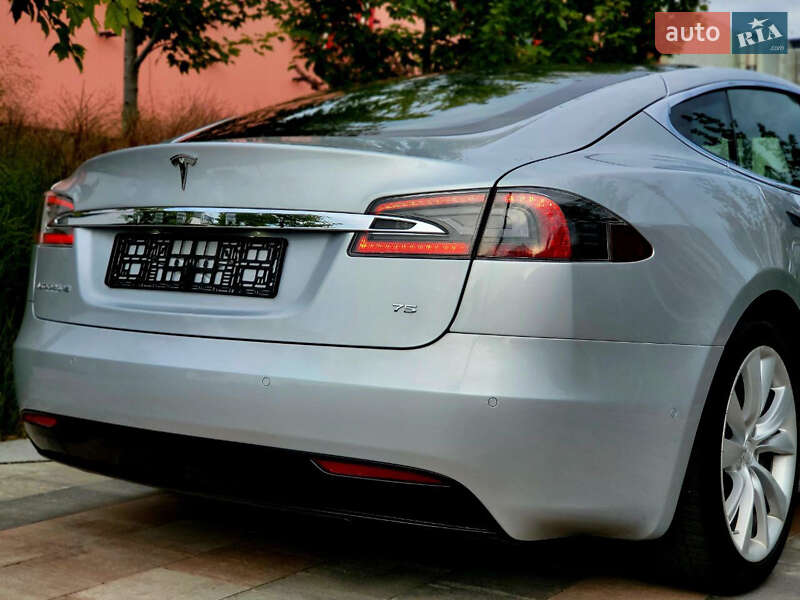 Ліфтбек Tesla Model S 2017 в Києві
