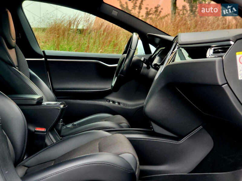 Ліфтбек Tesla Model S 2017 в Києві