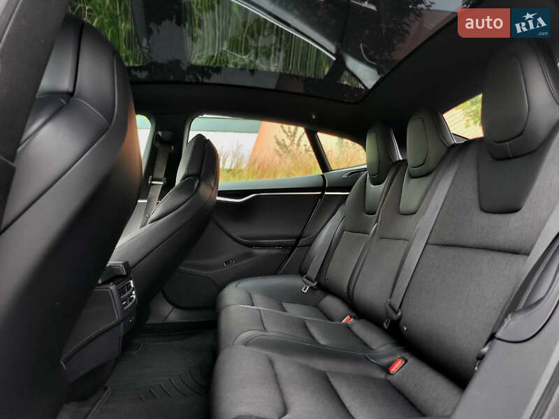 Ліфтбек Tesla Model S 2017 в Києві