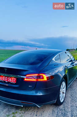 Tesla Model S 2015