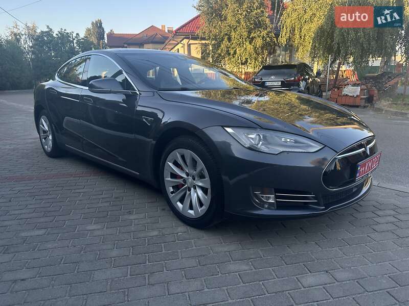 Лифтбек Tesla Model S 2015 в Киеве