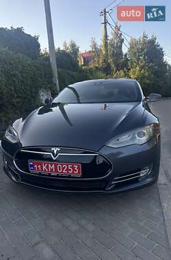 Tesla Model S 2015
