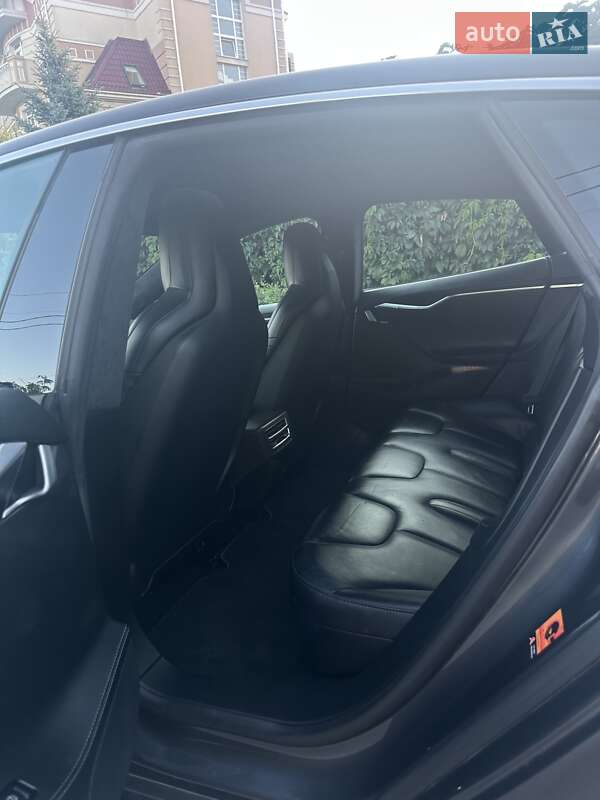 Лифтбек Tesla Model S 2015 в Киеве