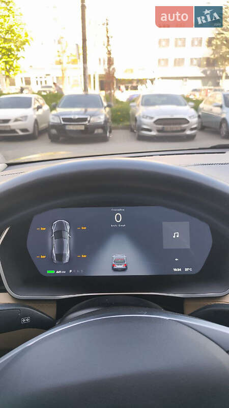 Лифтбек Tesla Model S 2015 в Львове