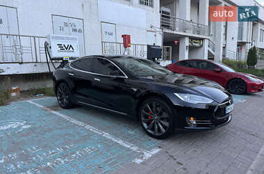 Лифтбек Tesla Model S 2015 в 