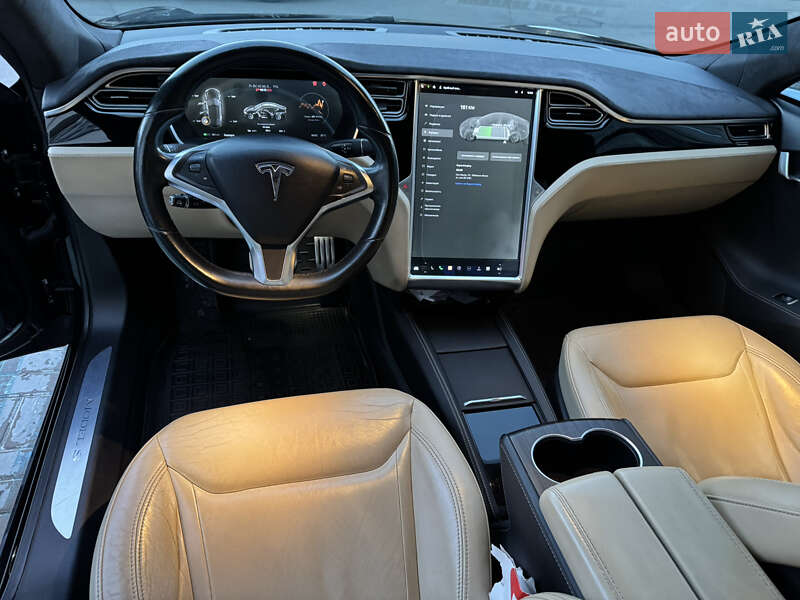 Лифтбек Tesla Model S 2015 в 