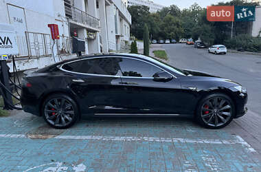 Лифтбек Tesla Model S 2015 в 