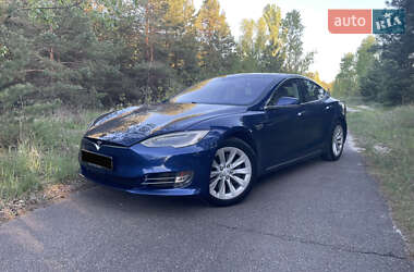 Ліфтбек Tesla Model S 2016 в Києві
