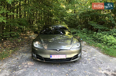 Лифтбек Tesla Model S 2015 в 