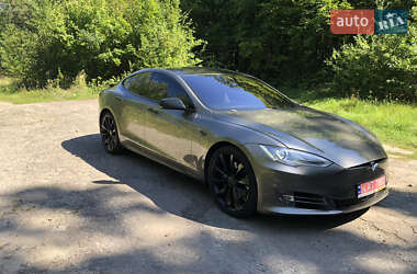 Лифтбек Tesla Model S 2015 в 