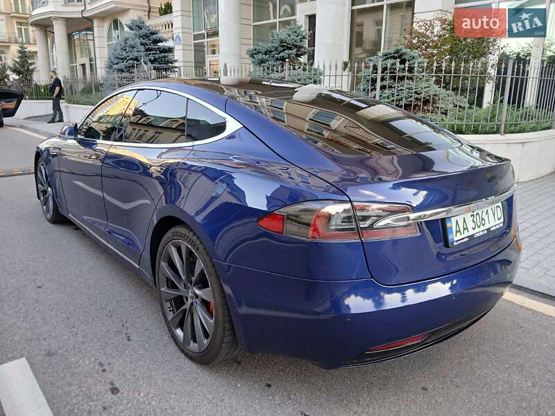Ліфтбек Tesla Model S 2019 в Києві
